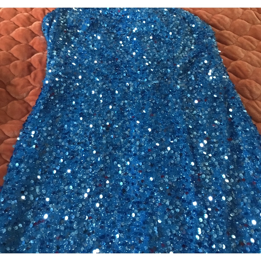 Giffniseti prom/ homecoming dress. Size medium. Blue